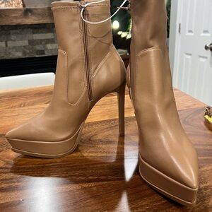Gianni Bini Tan Heeled Boots Sleek Design